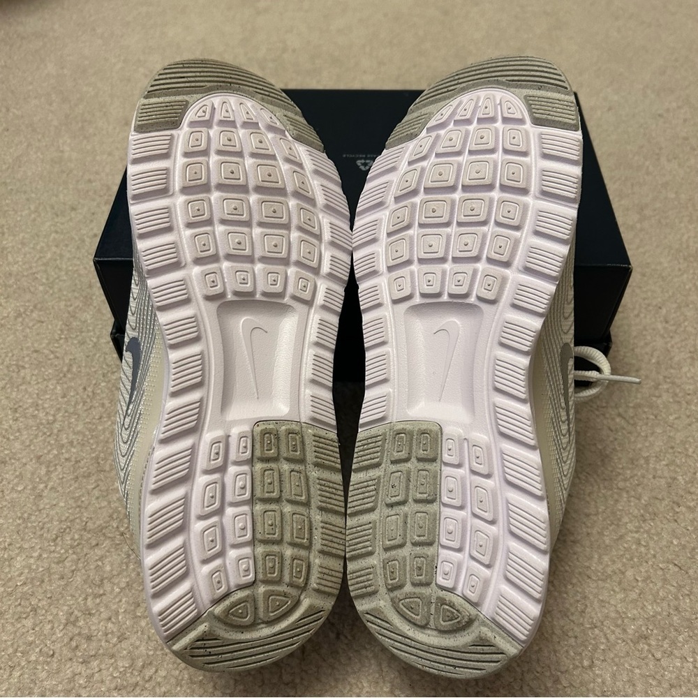 Nike Women’s Air Max Nuaxis SE Sneaker in White/Metallic Silver Size 7.5 - Picture 12 of 16